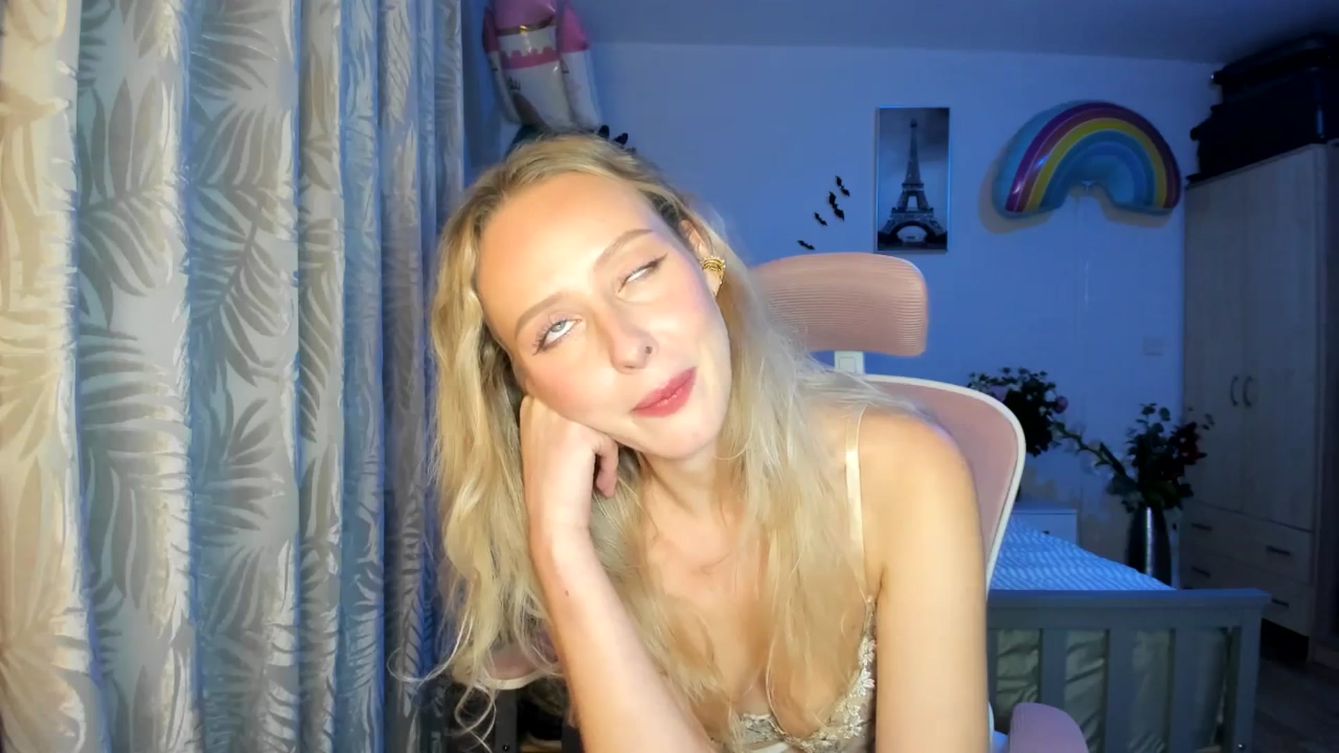 Gallery image thumbnail from Lamantina's myfreecams stream on, 11/29/2025, 02:07 image 6 of 20