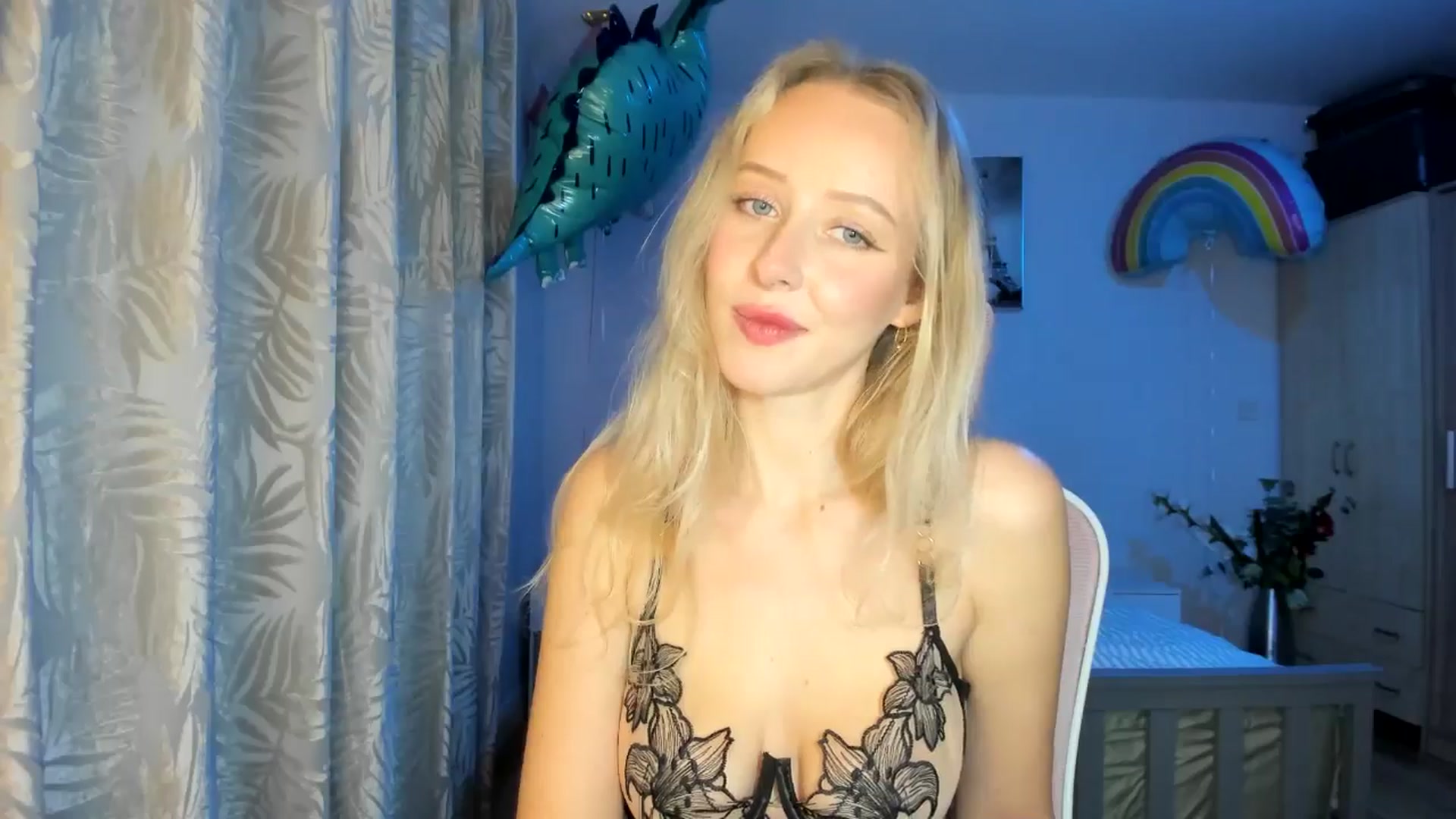 Gallery image thumbnail from Lamantina's myfreecams stream on, 12/04/2025, 23:11 image 10 of 20