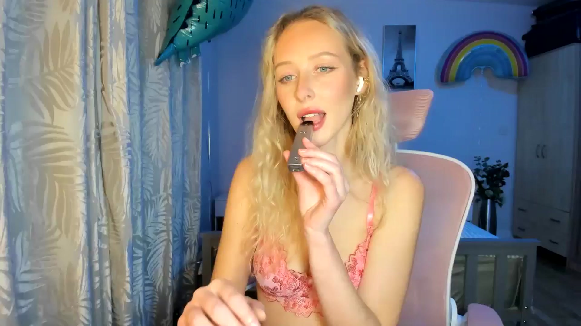 Gallery image thumbnail from Lamantina's myfreecams stream on, 12/06/2025, 01:47 image 7 of 20