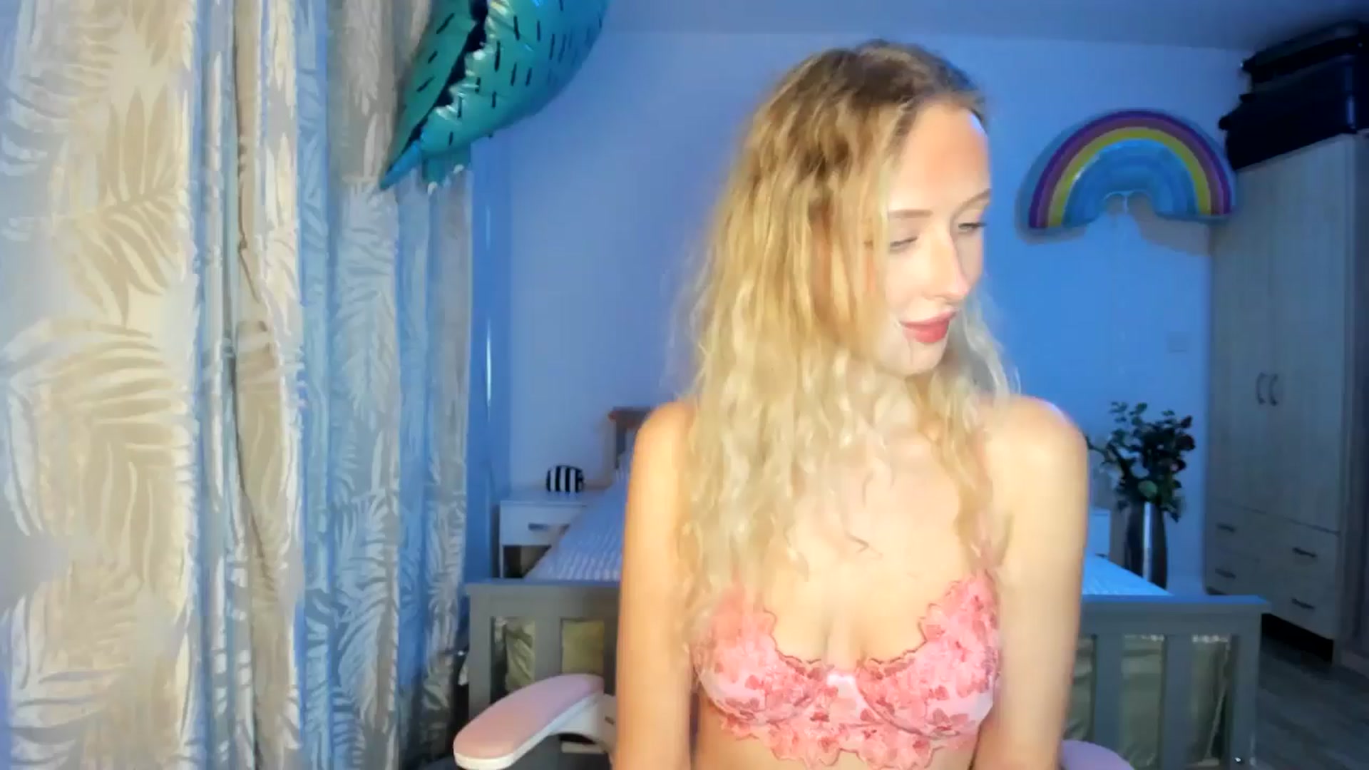 Gallery image thumbnail from Lamantina's myfreecams stream on, 12/06/2025, 01:47 image 1 of 20