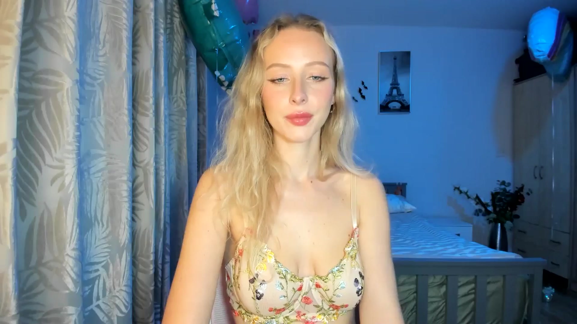 Gallery image thumbnail from Lamantina's myfreecams stream on, 12/09/2025, 03:22 image 13 of 20