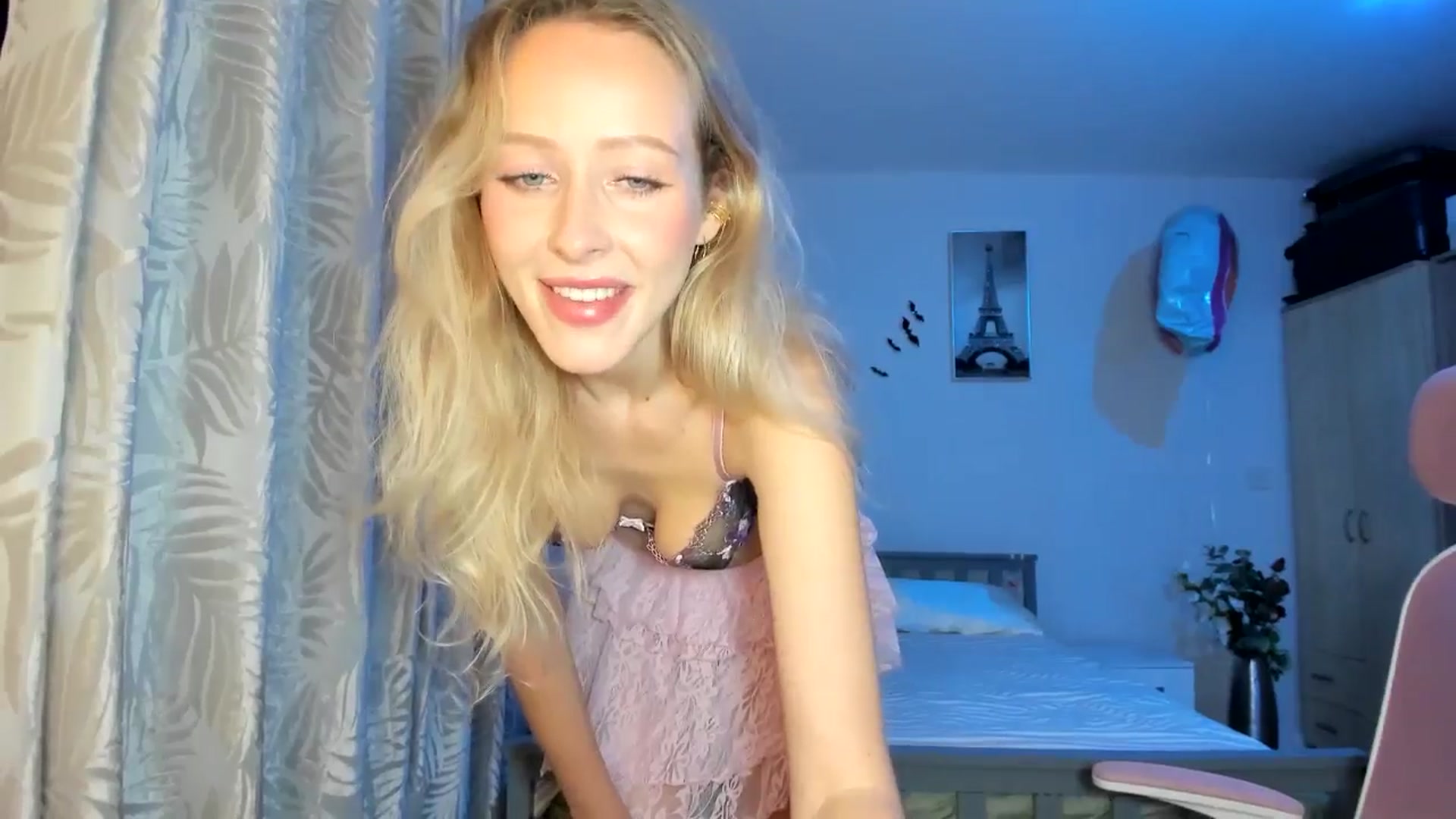Gallery image thumbnail from Lamantina's myfreecams stream on, 12/24/2025, 23:05 image 4 of 20