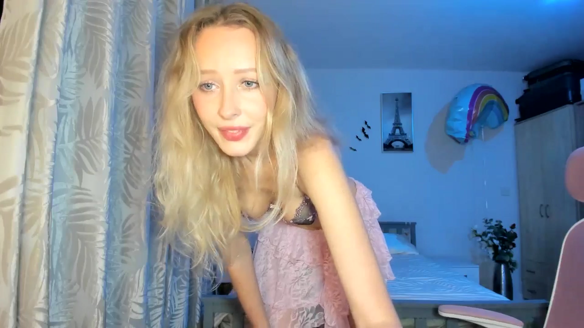 Gallery image thumbnail from Lamantina's myfreecams stream on, 12/24/2025, 23:05 image 10 of 20