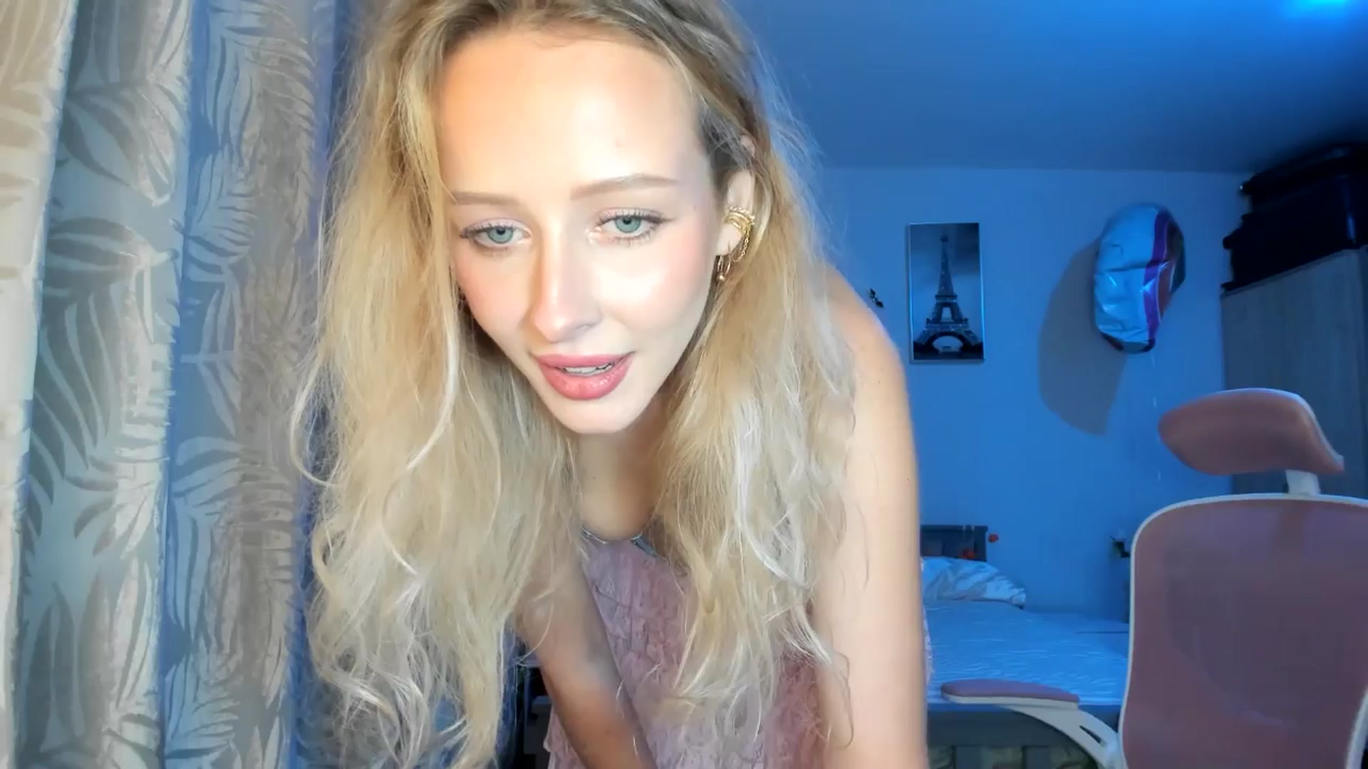 Gallery image thumbnail from Lamantina's myfreecams stream on, 12/27/2025, 02:27 image 14 of 20