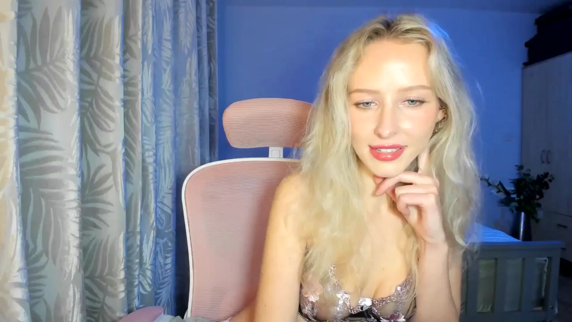 Gallery image thumbnail from Lamantina's myfreecams stream on, 01/21/2026, 02:11 image 7 of 20