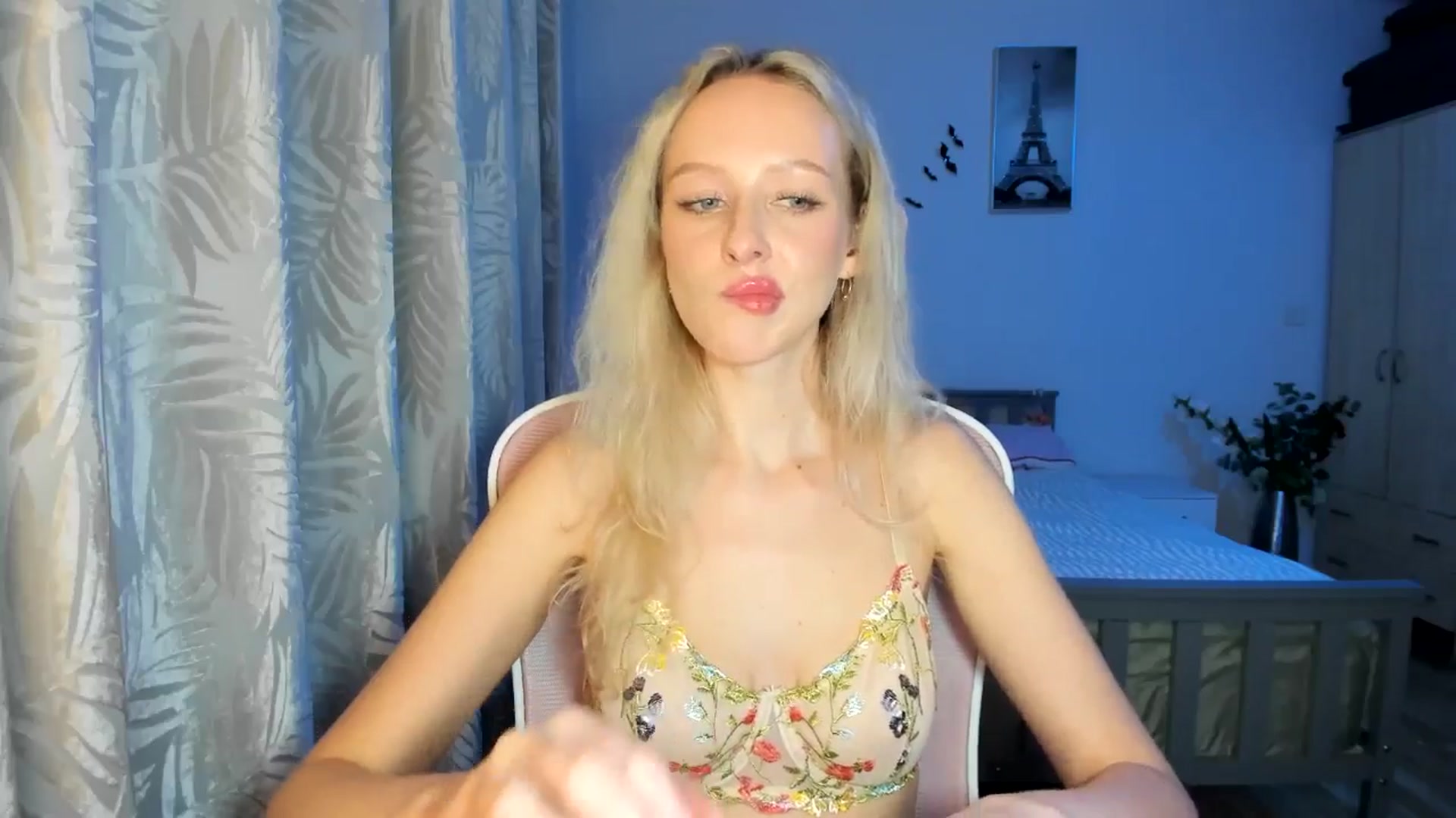Gallery image thumbnail from Lamantina's myfreecams stream on, 01/26/2026, 05:20 image 12 of 20