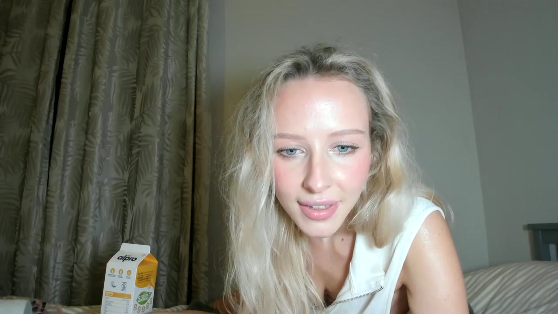 Gallery image thumbnail from Lamantina's myfreecams stream on, 02/11/2026, 04:27 image 4 of 20