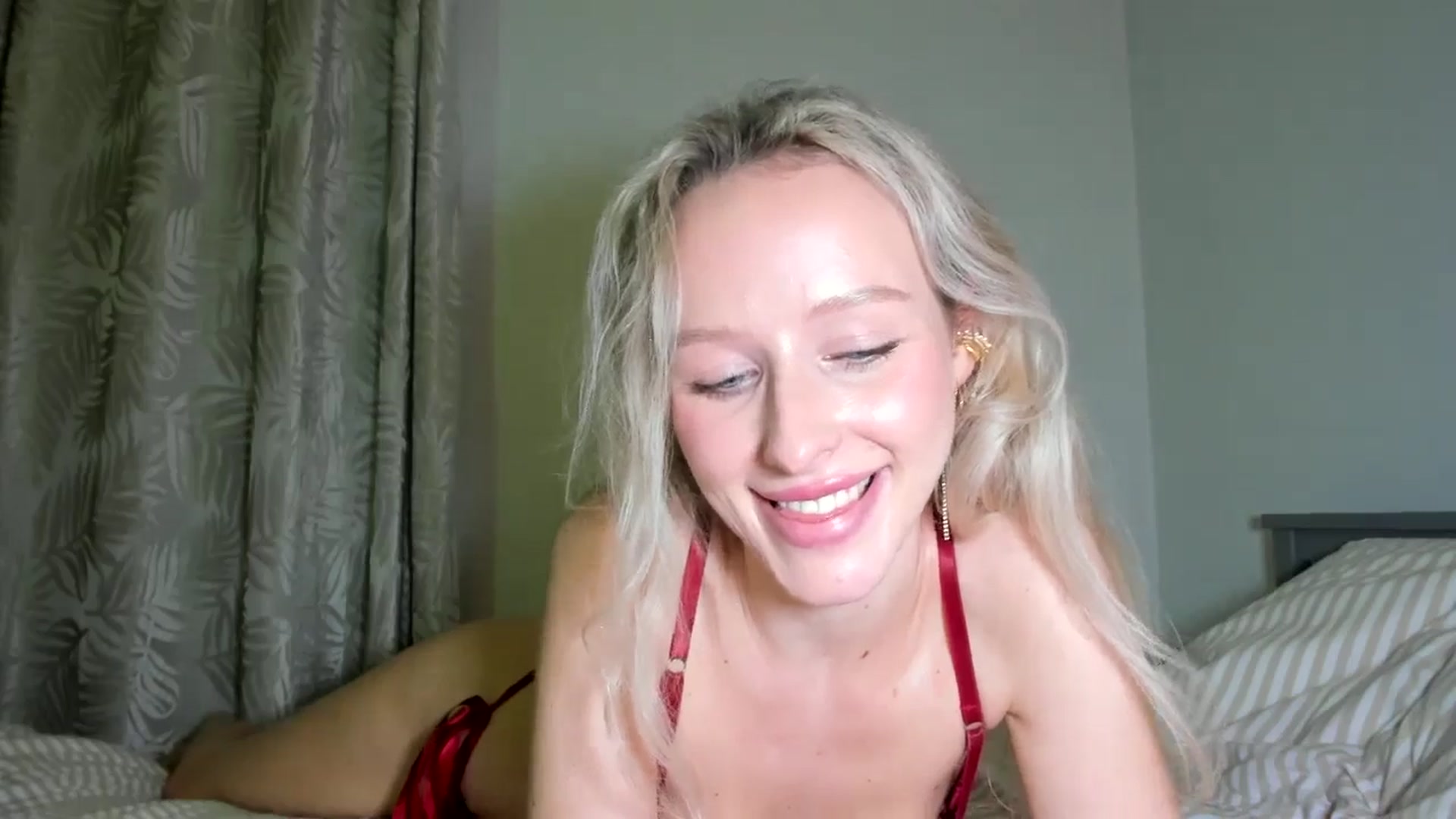 Gallery image thumbnail from Lamantina's myfreecams stream on, 02/11/2026, 06:45 image 6 of 20