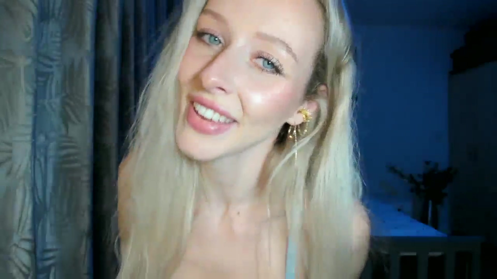 Gallery image thumbnail from Lamantina's myfreecams stream on, 02/21/2026, 24:01 image 17 of 20