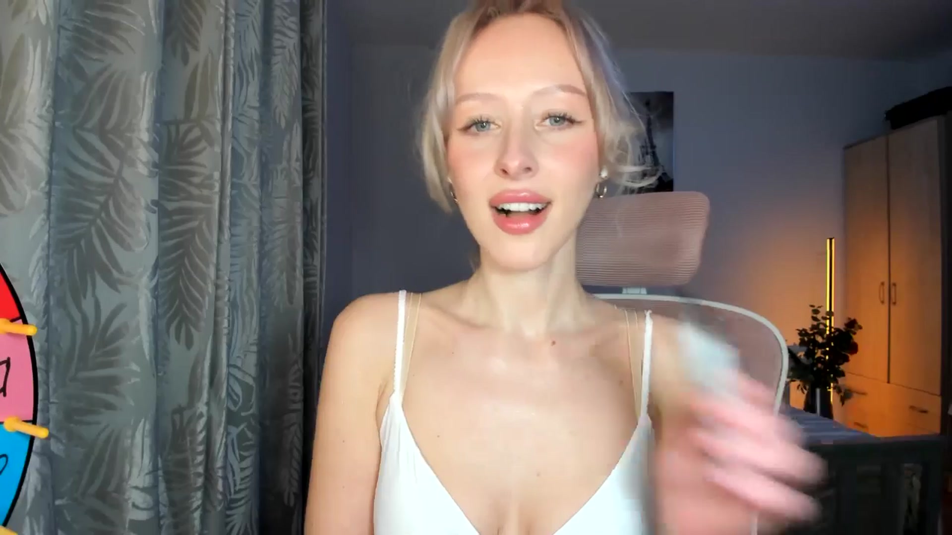 Gallery image thumbnail from Lamantina's myfreecams stream on, 04/12/2026, 24:00 image 8 of 20