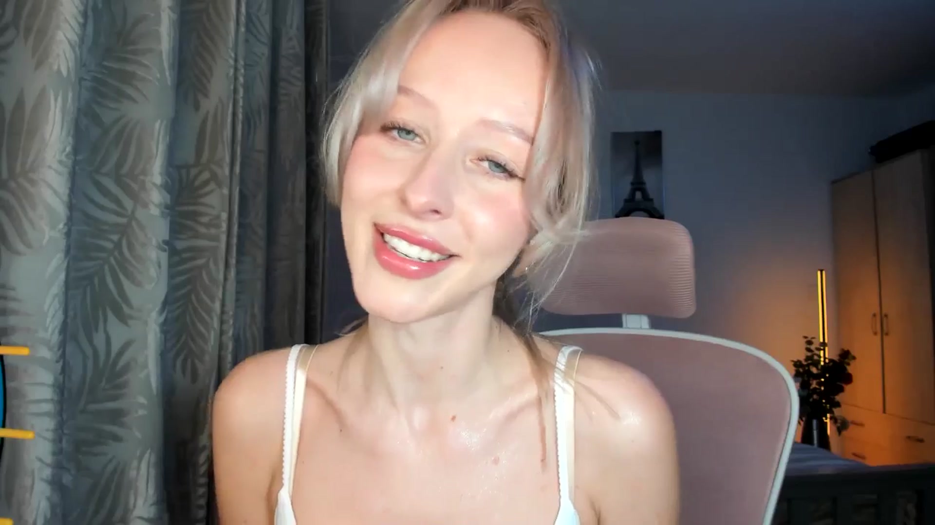 Gallery image thumbnail from Lamantina's myfreecams stream on, 04/12/2026, 24:00 image 13 of 20