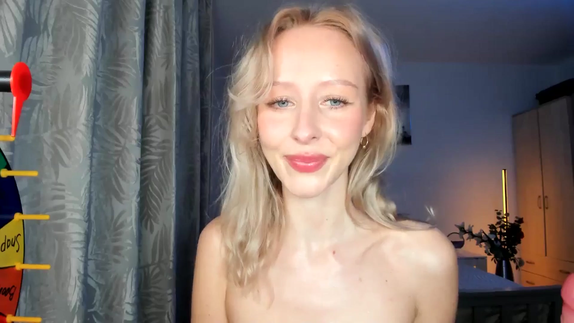 Gallery image thumbnail from Lamantina's myfreecams stream on, 04/14/2026, 24:13 image 19 of 20
