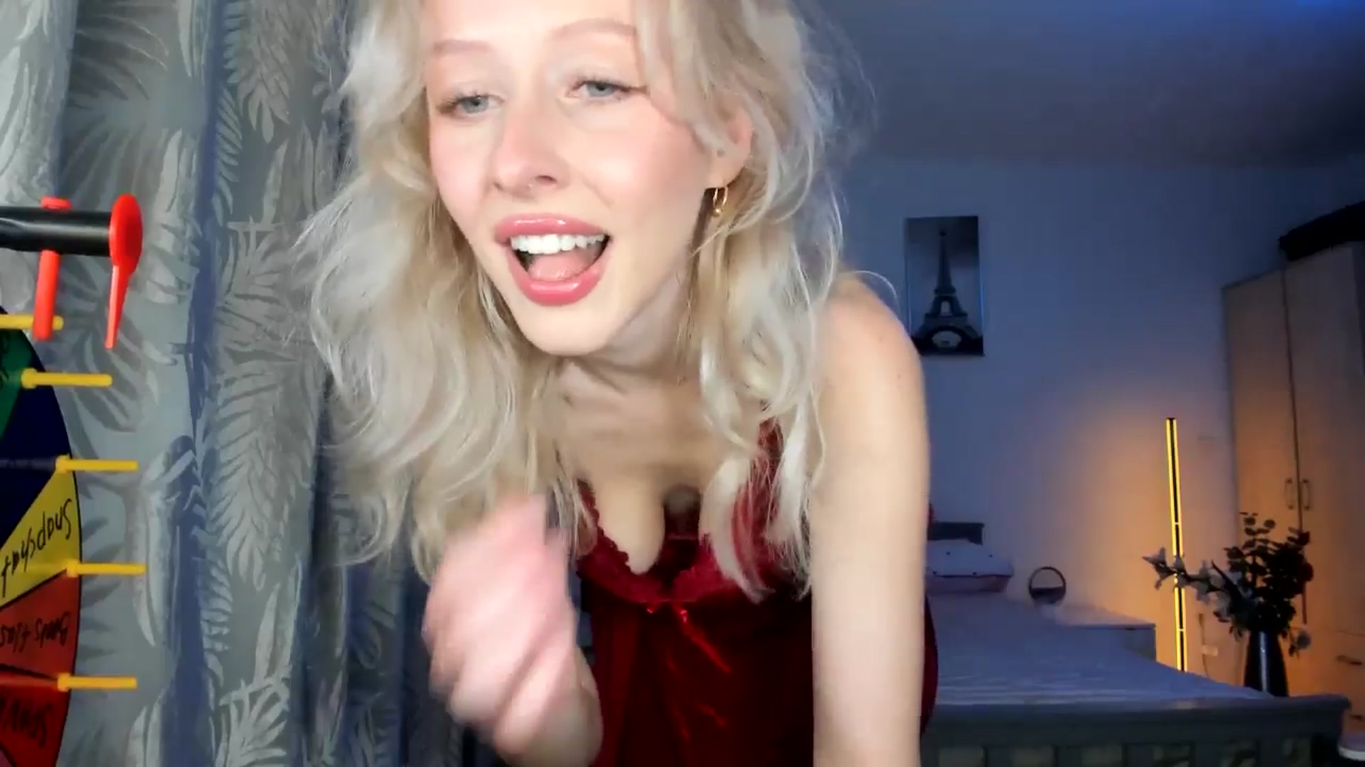 Gallery image thumbnail from Lamantina's myfreecams stream on, 04/15/2026, 24:30 image 3 of 20