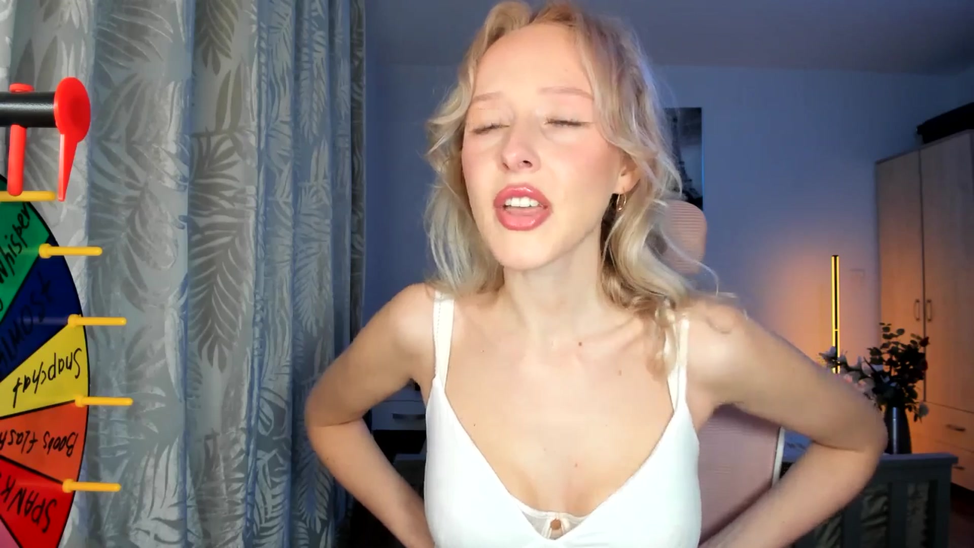 Gallery image thumbnail from Lamantina's myfreecams stream on, 04/15/2026, 23:11 image 13 of 20