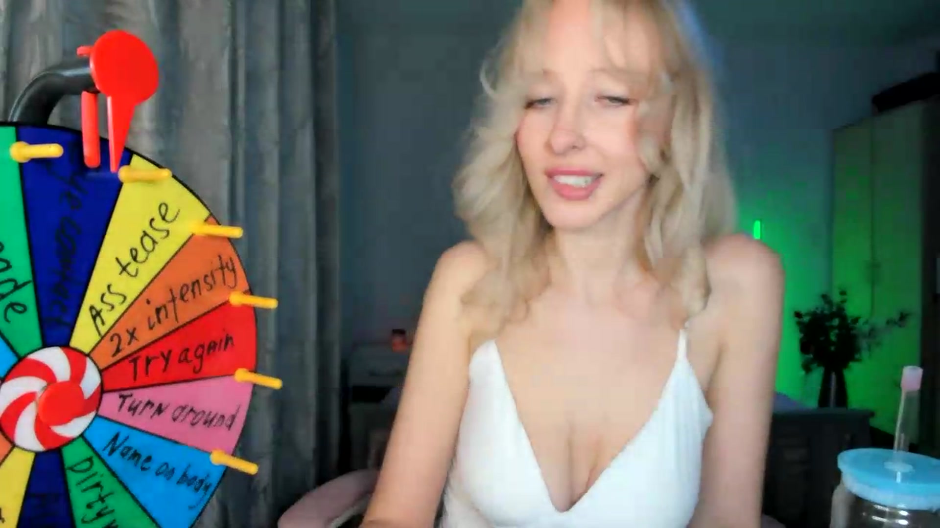 Gallery image thumbnail from Lamantina's myfreecams stream on, 05/19/2026, 03:01 image 12 of 20