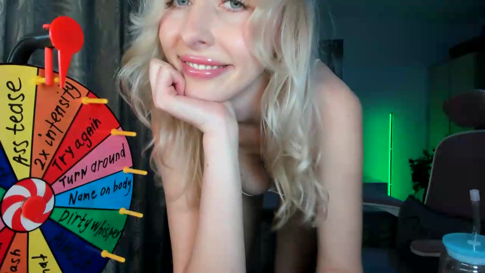 Gallery image thumbnail from Lamantina's myfreecams stream on, 05/19/2026, 03:01 image 7 of 20