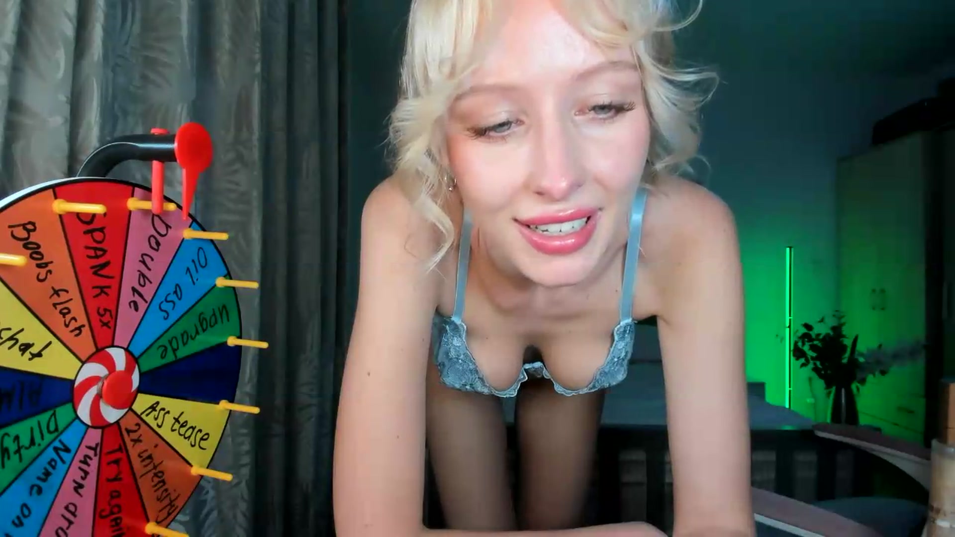 Gallery image thumbnail from Lamantina's myfreecams stream on, 06/01/2026, 24:00 image 15 of 20