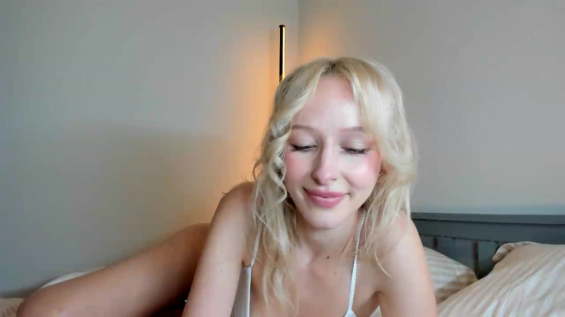 Gallery image thumbnail from Lamantina's myfreecams stream on, 06/04/2026, 24:04 image 16 of 20