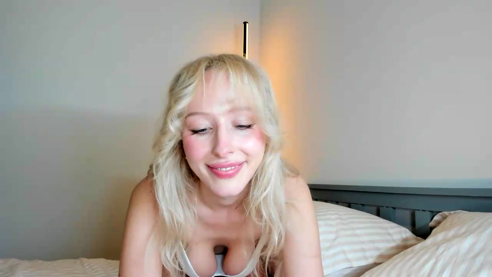 Gallery image thumbnail from Lamantina's myfreecams stream on, 06/04/2026, 24:04 image 13 of 20