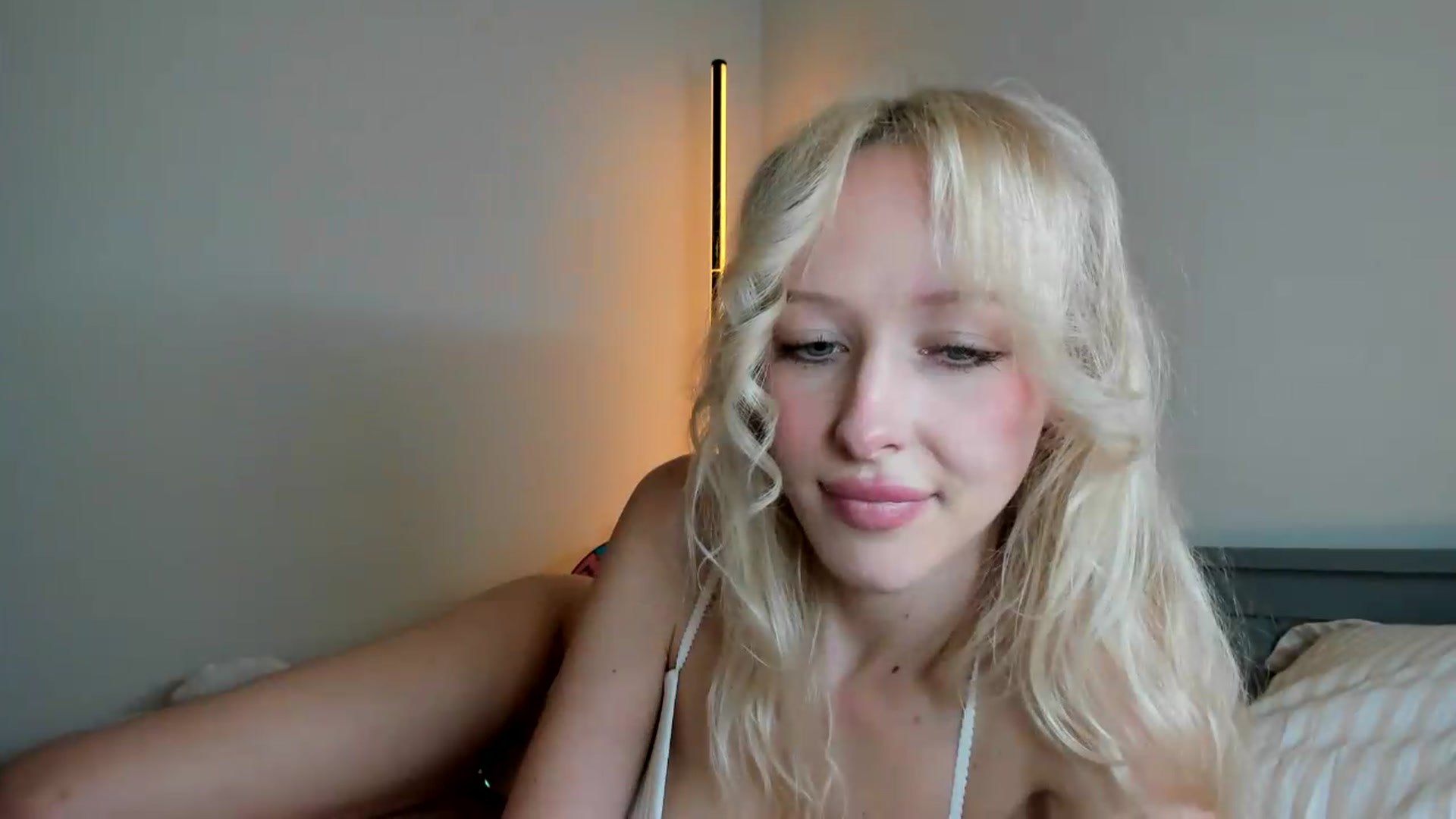 Gallery image thumbnail from Lamantina's myfreecams stream on, 06/04/2026, 24:04 image 17 of 20
