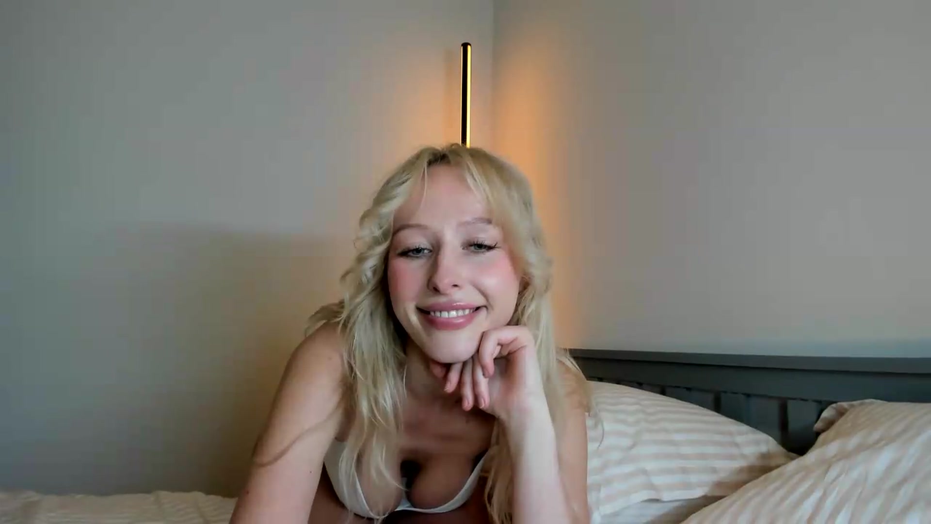 Gallery image thumbnail from Lamantina's myfreecams stream on, 06/04/2026, 24:04 image 14 of 20