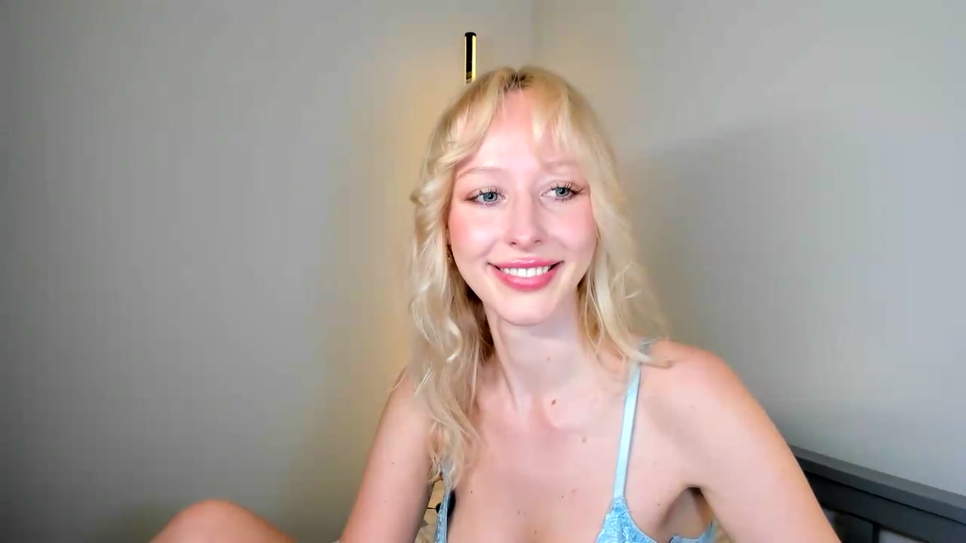 Gallery image thumbnail from Lamantina's myfreecams stream on, 06/06/2026, 01:06 image 19 of 20