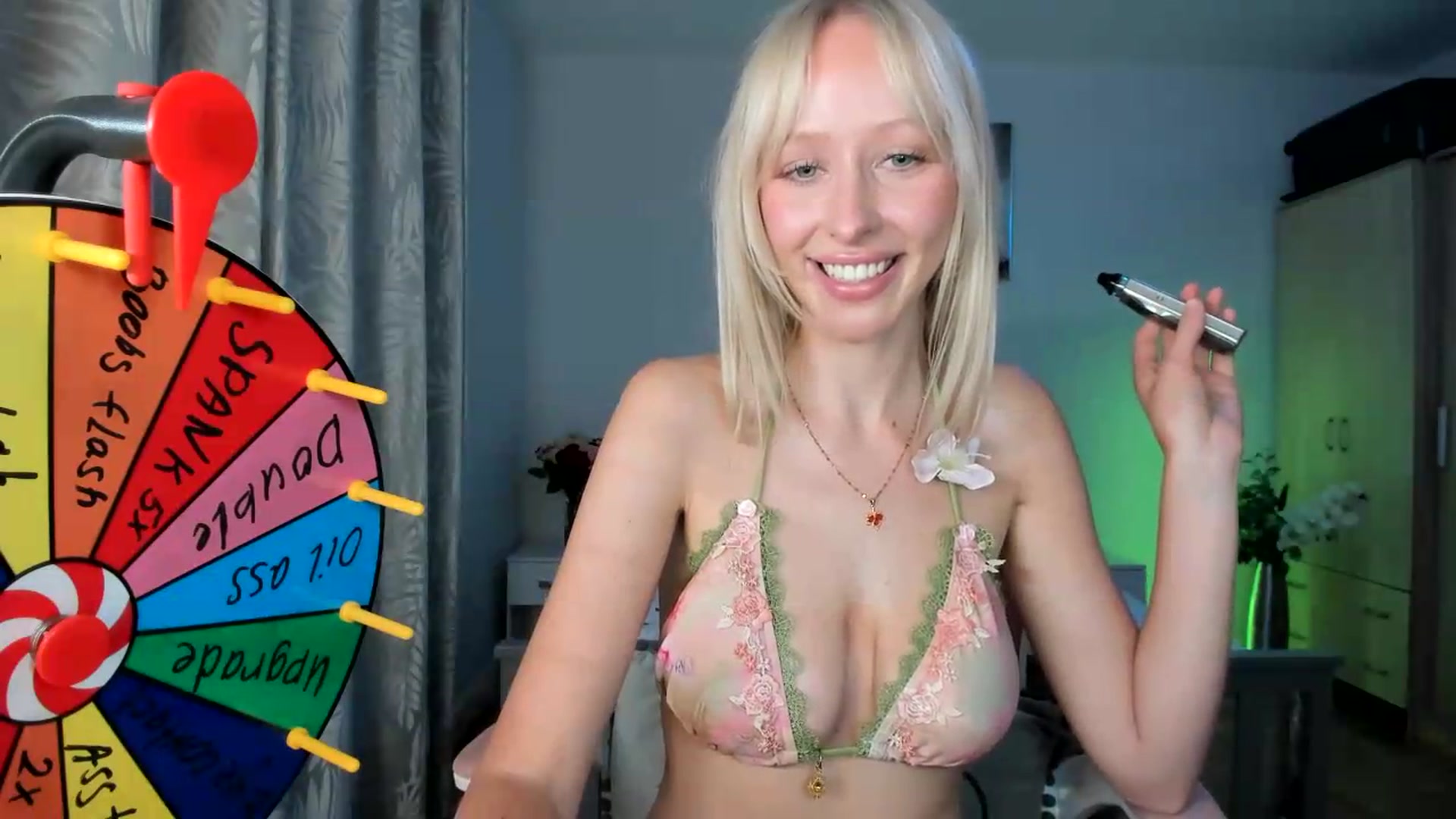 Gallery image thumbnail from Lamantina's myfreecams stream on, 07/01/2026, 22:07 image 17 of 20