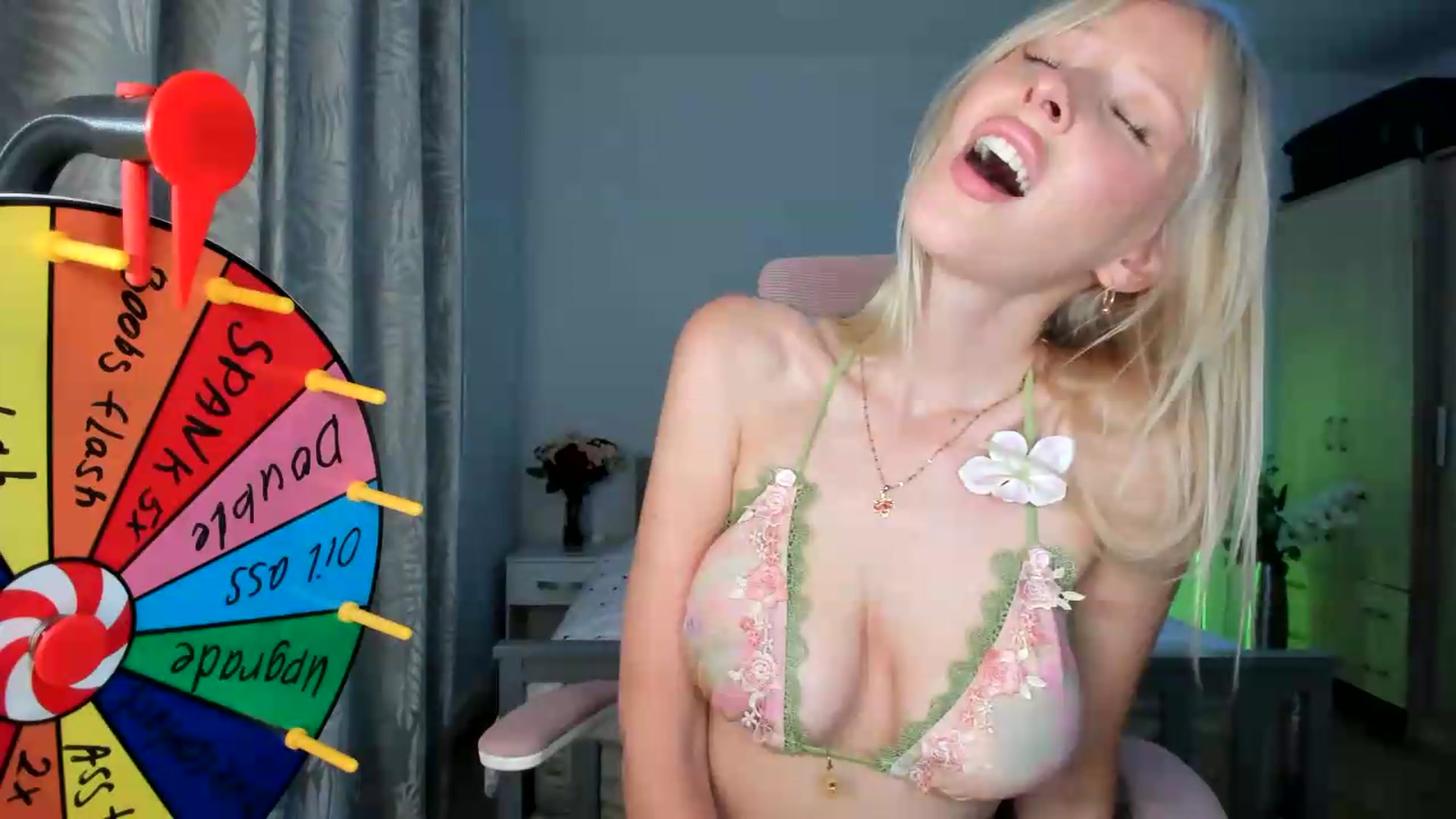 Gallery image thumbnail from Lamantina's myfreecams stream on, 07/01/2026, 22:07 image 14 of 20
