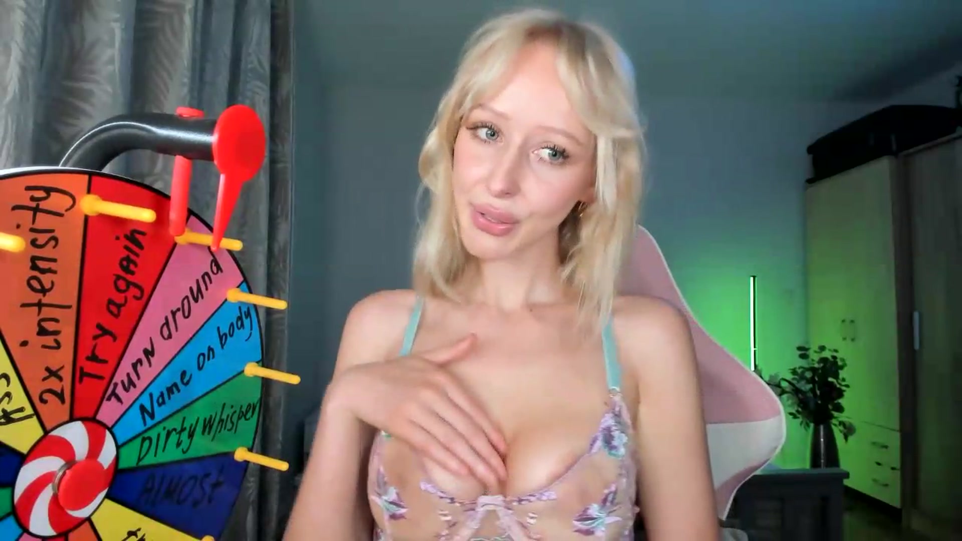 Gallery image thumbnail from Lamantina's myfreecams stream on, 07/06/2026, 23:55 image 15 of 20