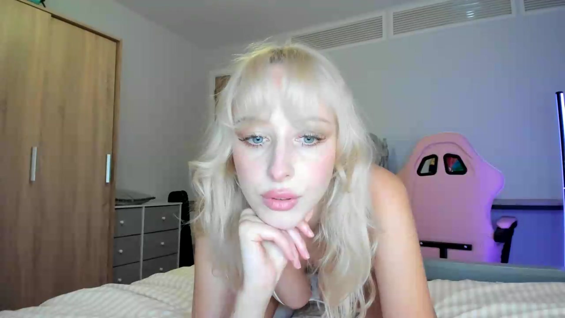 Gallery image thumbnail from Lamantina's myfreecams stream on, 07/27/2026, 22:51 image 9 of 20