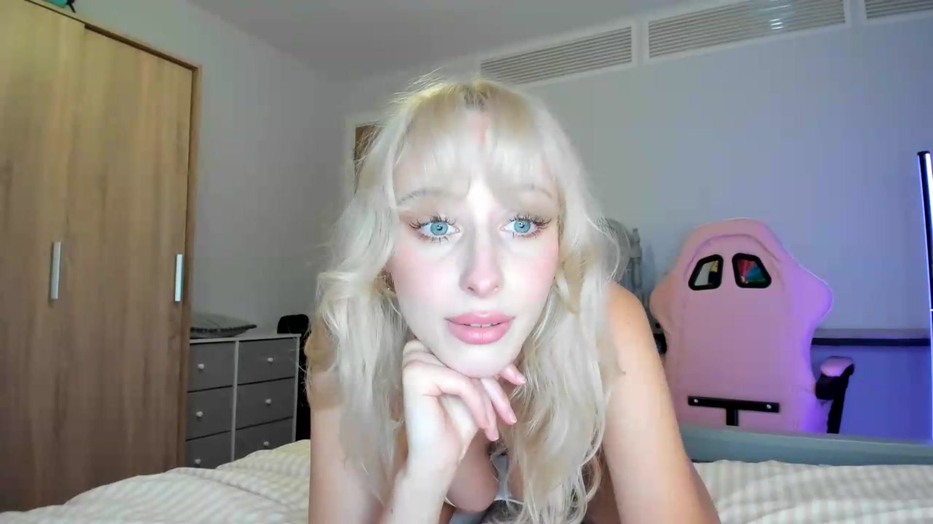 Gallery image thumbnail from Lamantina's myfreecams stream on, 07/27/2026, 22:51 image 10 of 20