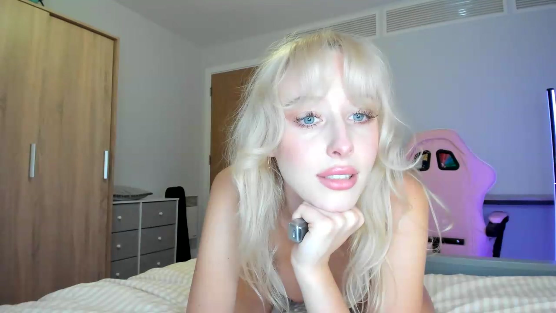 Gallery image thumbnail from Lamantina's myfreecams stream on, 07/27/2026, 22:51 image 3 of 20