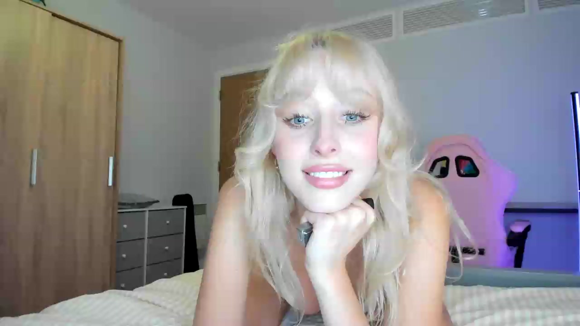 Gallery image thumbnail from Lamantina's myfreecams stream on, 07/27/2026, 22:51 image 4 of 20