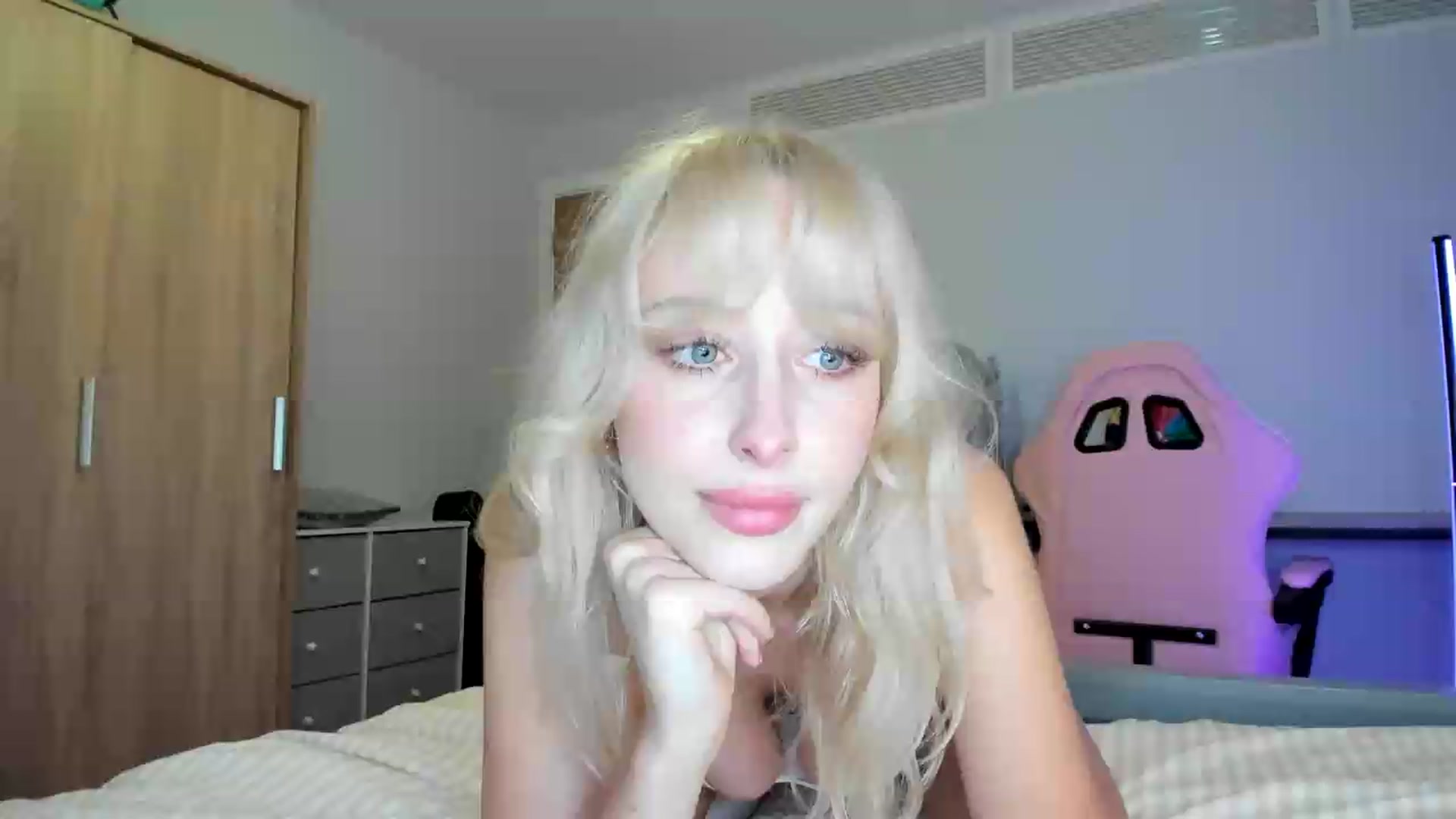 Gallery image thumbnail from Lamantina's myfreecams stream on, 07/27/2026, 22:51 image 8 of 20