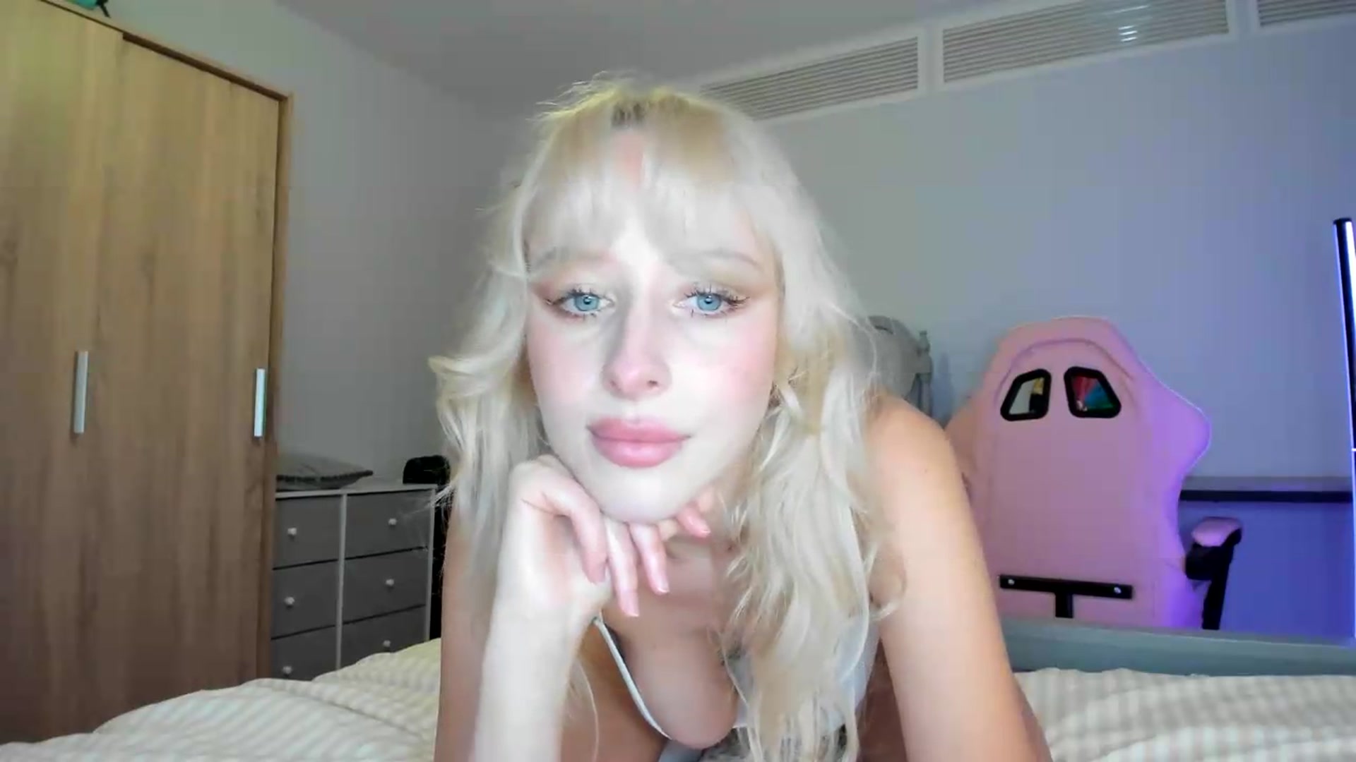 Gallery image thumbnail from Lamantina's myfreecams stream on, 07/27/2026, 22:51 image 7 of 20
