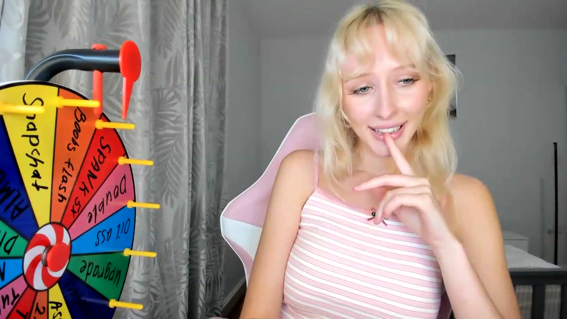 Gallery image thumbnail from Lamantina's myfreecams stream on, 08/05/2026, 24:05 image 16 of 20