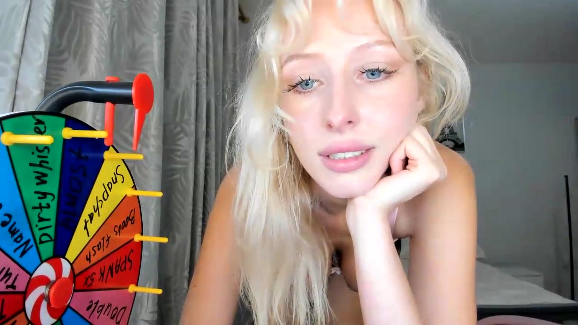 Gallery image thumbnail from Lamantina's myfreecams stream on, 08/05/2026, 02:35 image 6 of 20