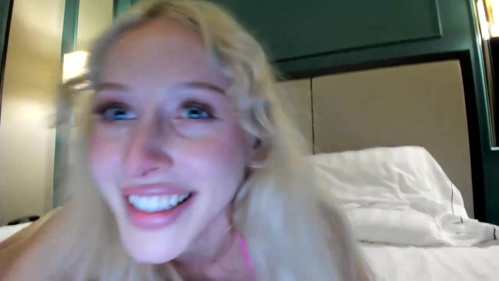 Gallery image thumbnail from Lamantina's myfreecams stream on, 09/02/2026, 20:10 image 9 of 20