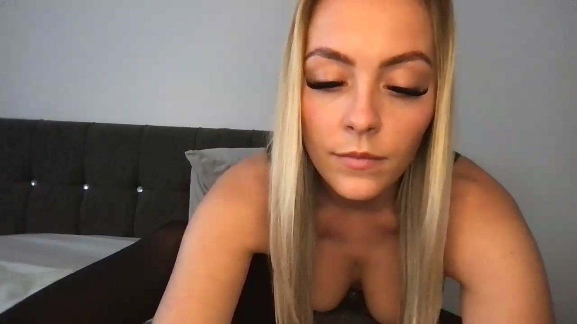 Gallery image thumbnail from LanaBanks1's myfreecams stream on, 05/07/2024, 09:06 image 7 of 20