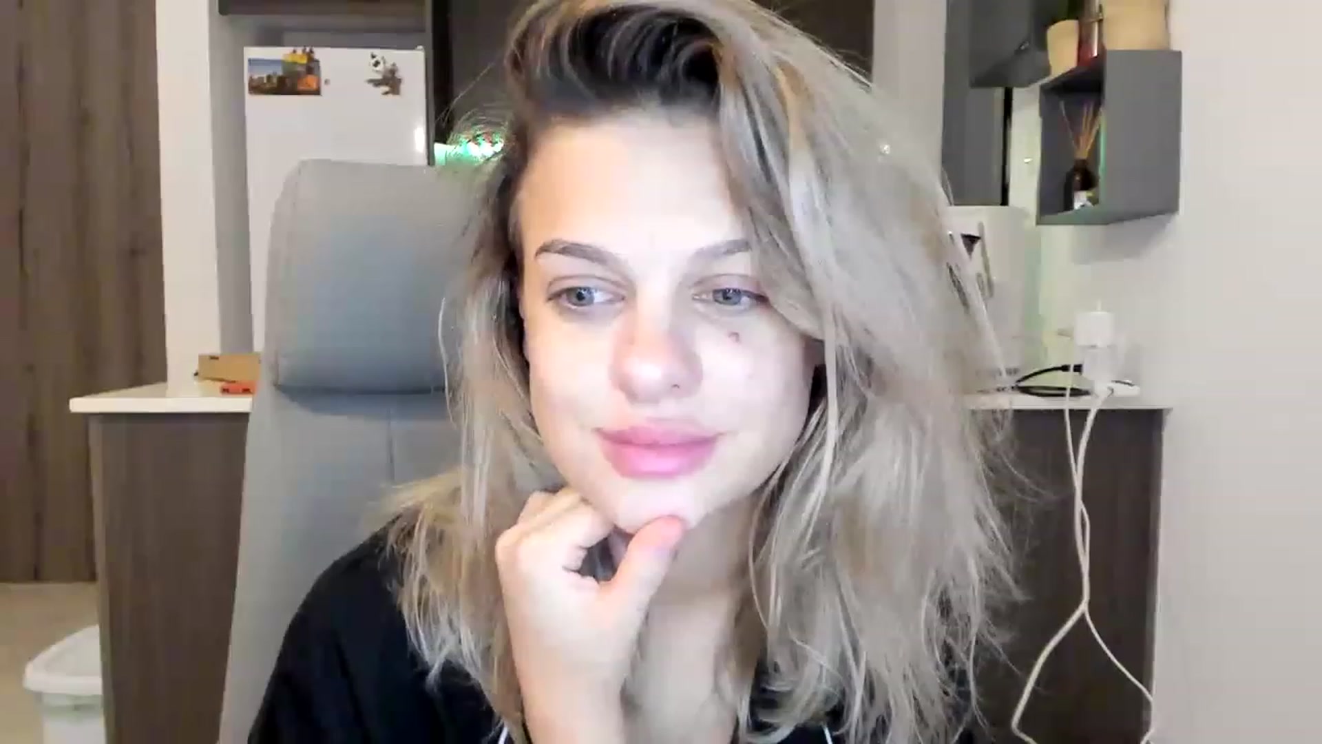 Gallery image thumbnail from LanaDeluxe's myfreecams stream on, 11/15/2022, 01:42 image 16 of 20