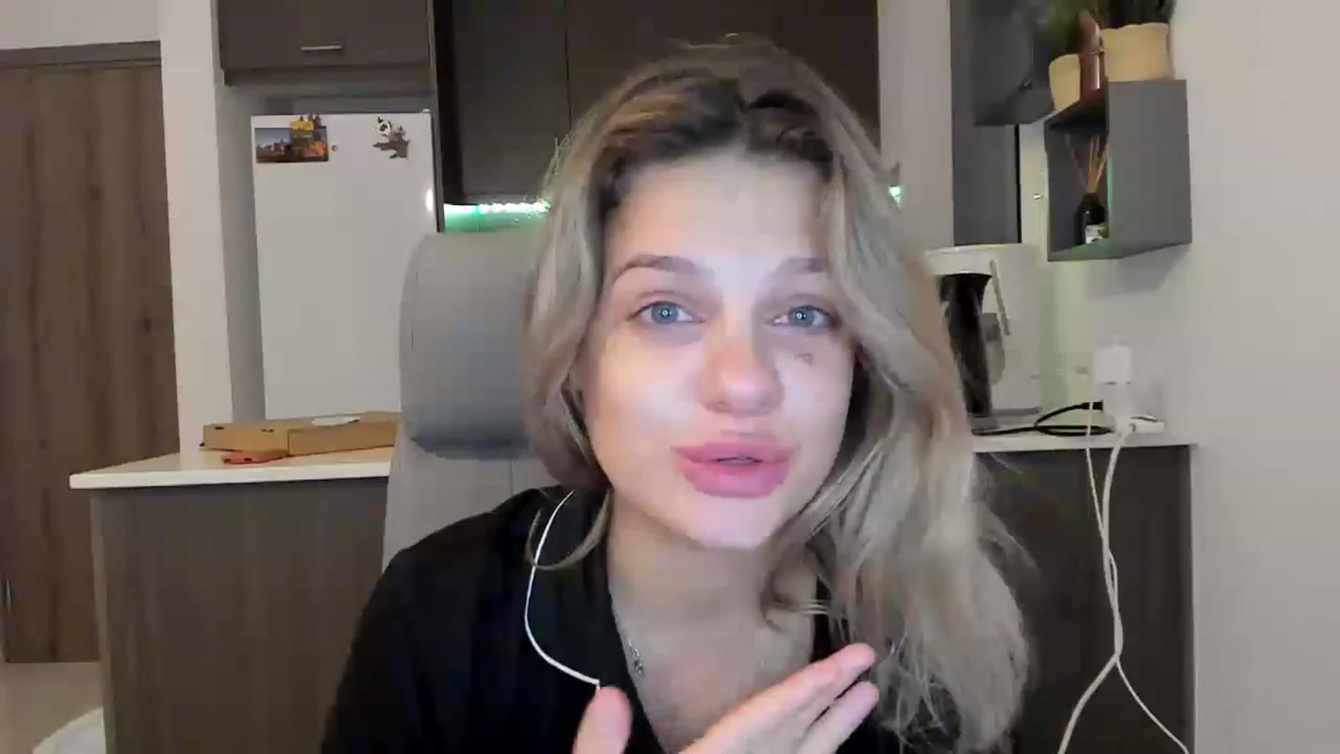 Gallery image thumbnail from LanaDeluxe's myfreecams stream on, 11/15/2022, 01:42 image 20 of 20