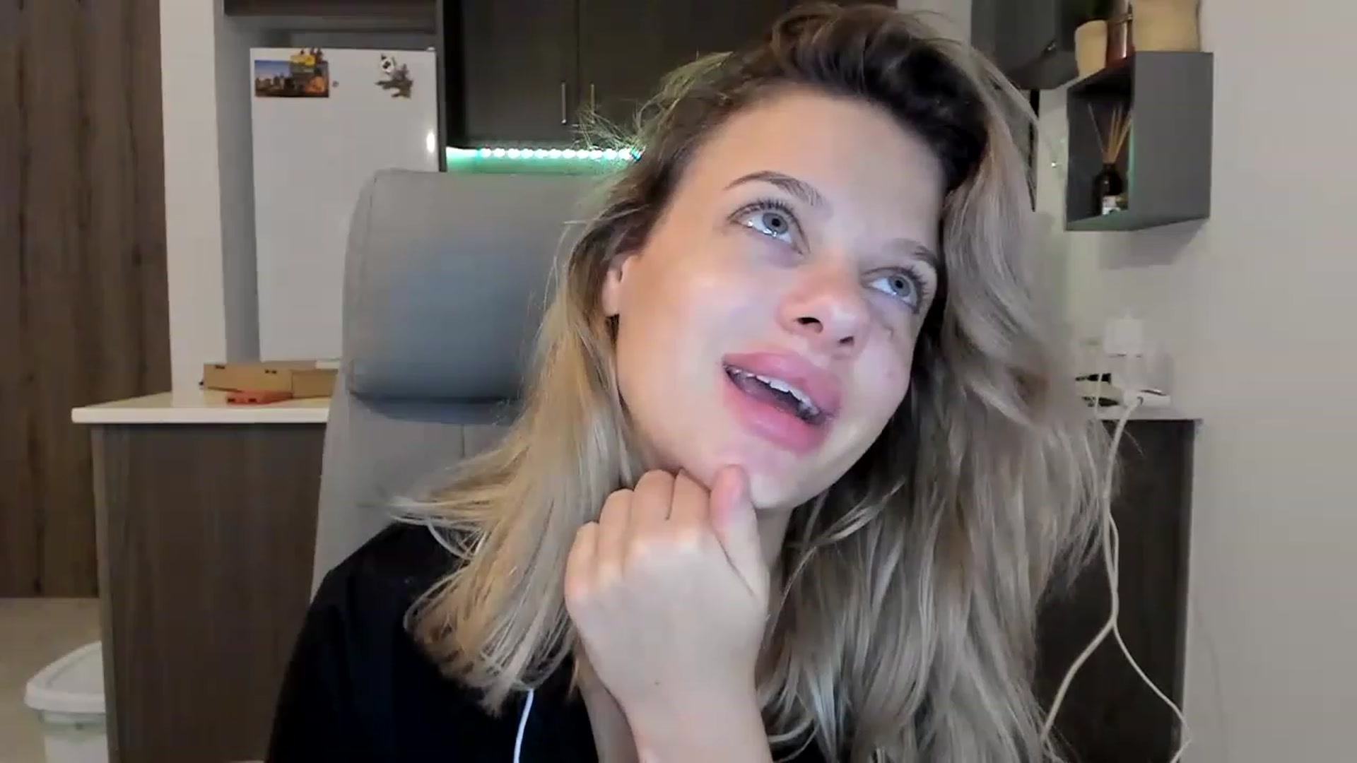 Gallery image thumbnail from LanaDeluxe's myfreecams stream on, 11/15/2022, 01:42 image 13 of 20