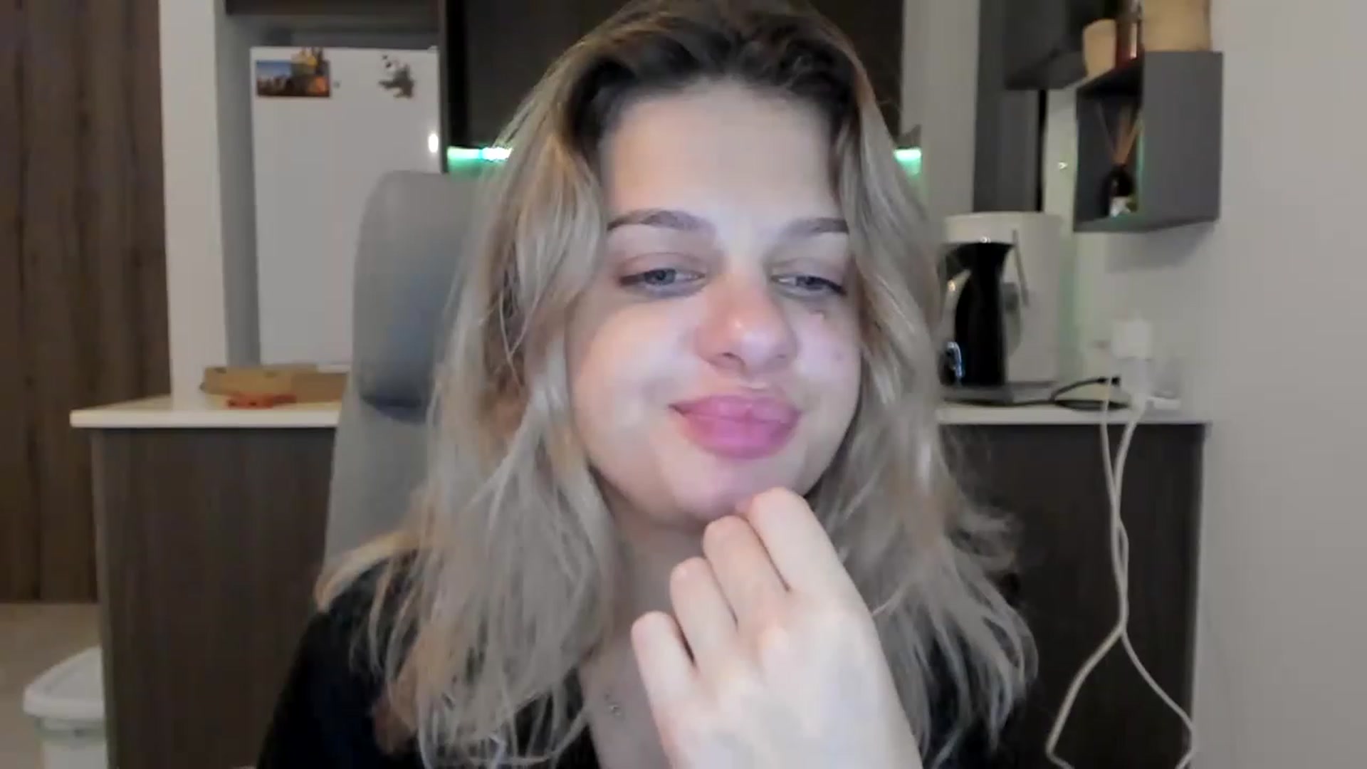 Gallery image thumbnail from LanaDeluxe's myfreecams stream on, 11/15/2022, 01:42 image 9 of 20