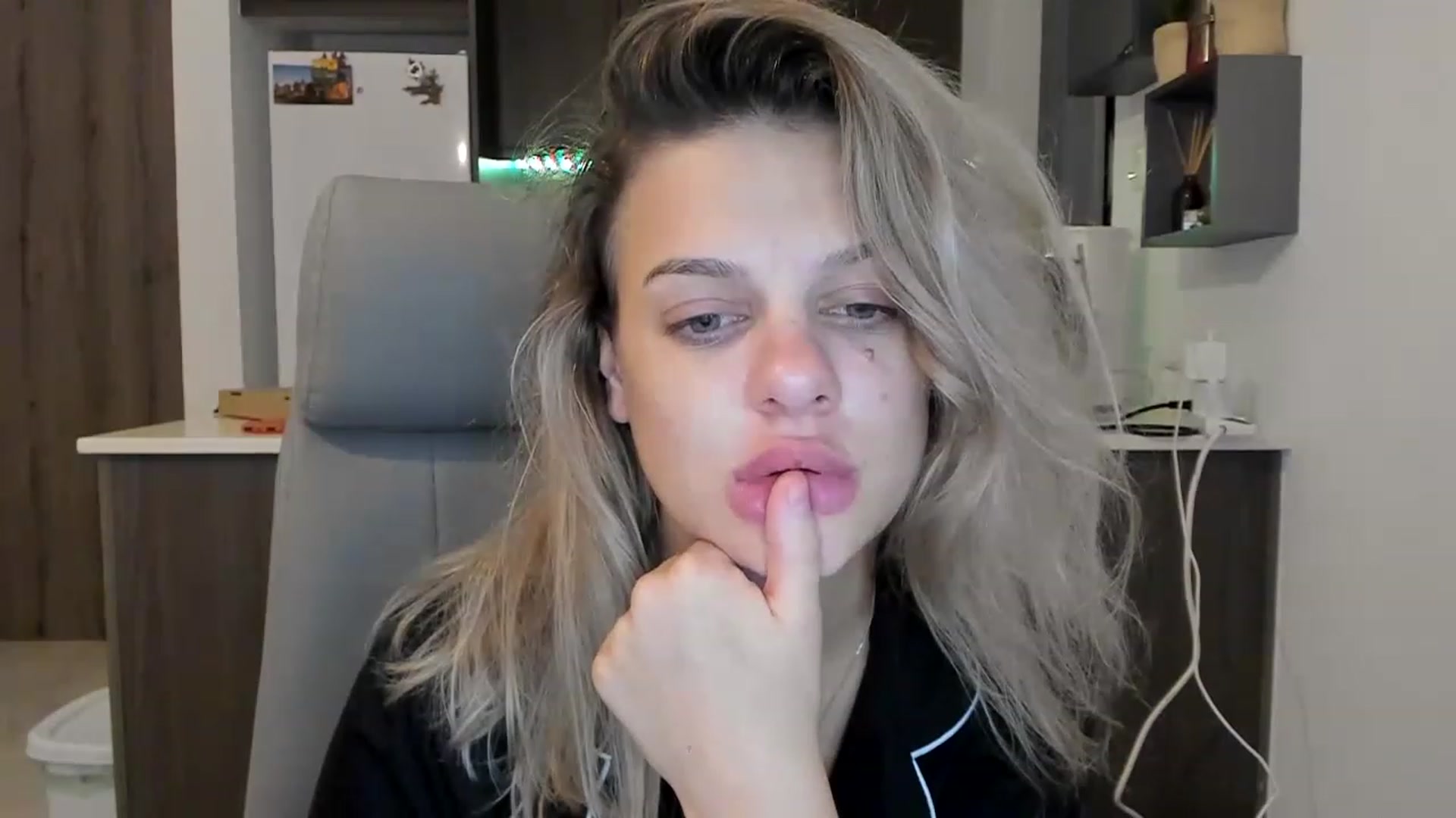 Gallery image thumbnail from LanaDeluxe's myfreecams stream on, 11/15/2022, 01:42 image 14 of 20