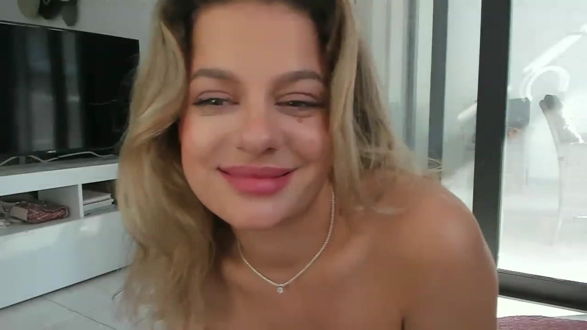 Gallery image thumbnail from LanaDeluxe's myfreecams stream on, 12/26/2022, 09:24 image 16 of 20