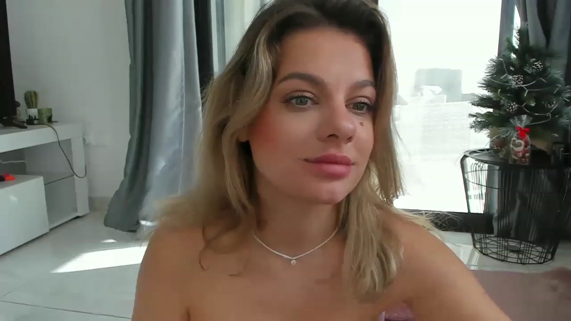 Gallery image thumbnail from LanaDeluxe's myfreecams stream on, 12/26/2022, 10:13 image 12 of 20