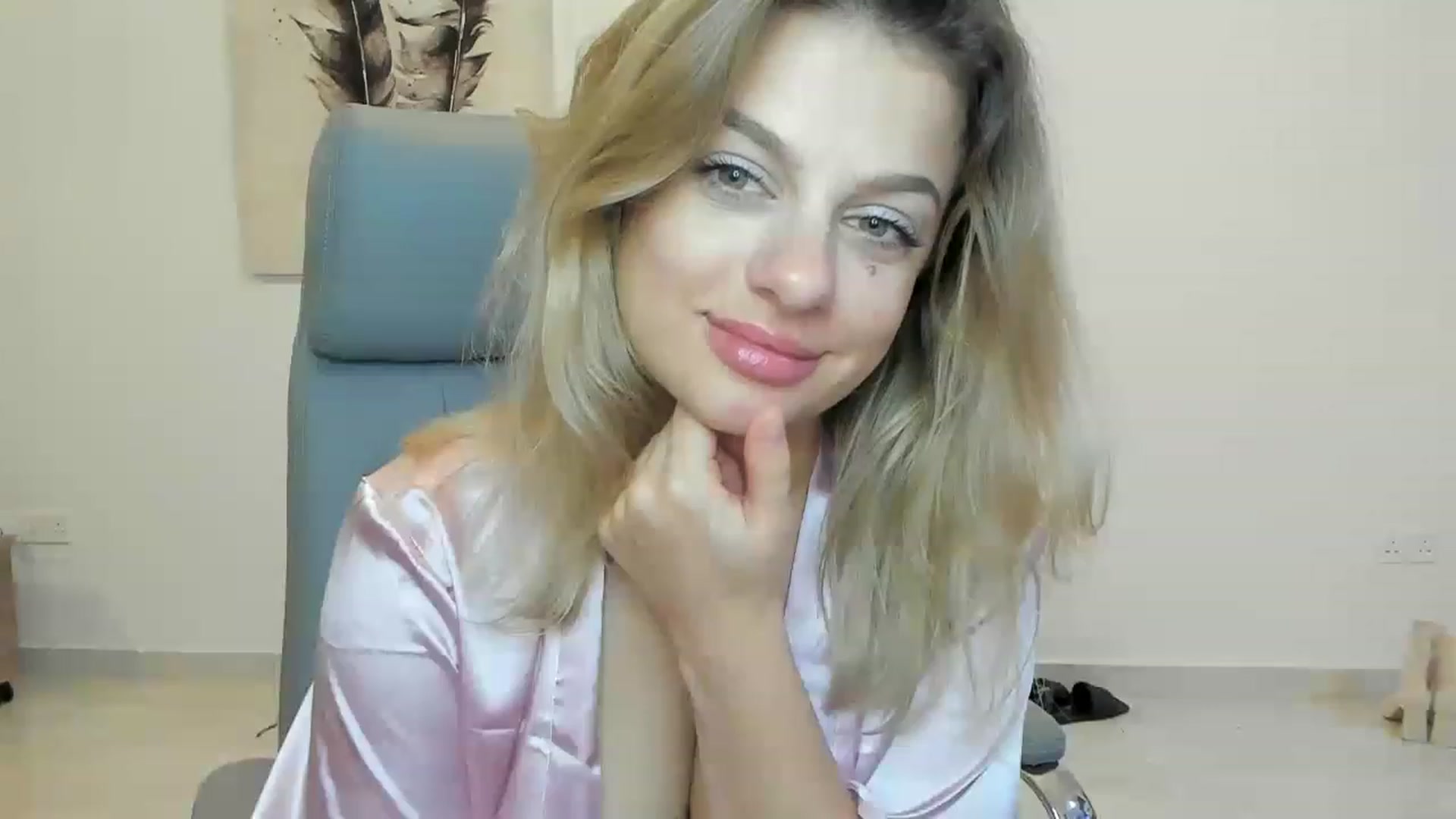 Gallery image thumbnail from LanaDeluxe's myfreecams stream on, 12/26/2022, 21:42 image 19 of 20