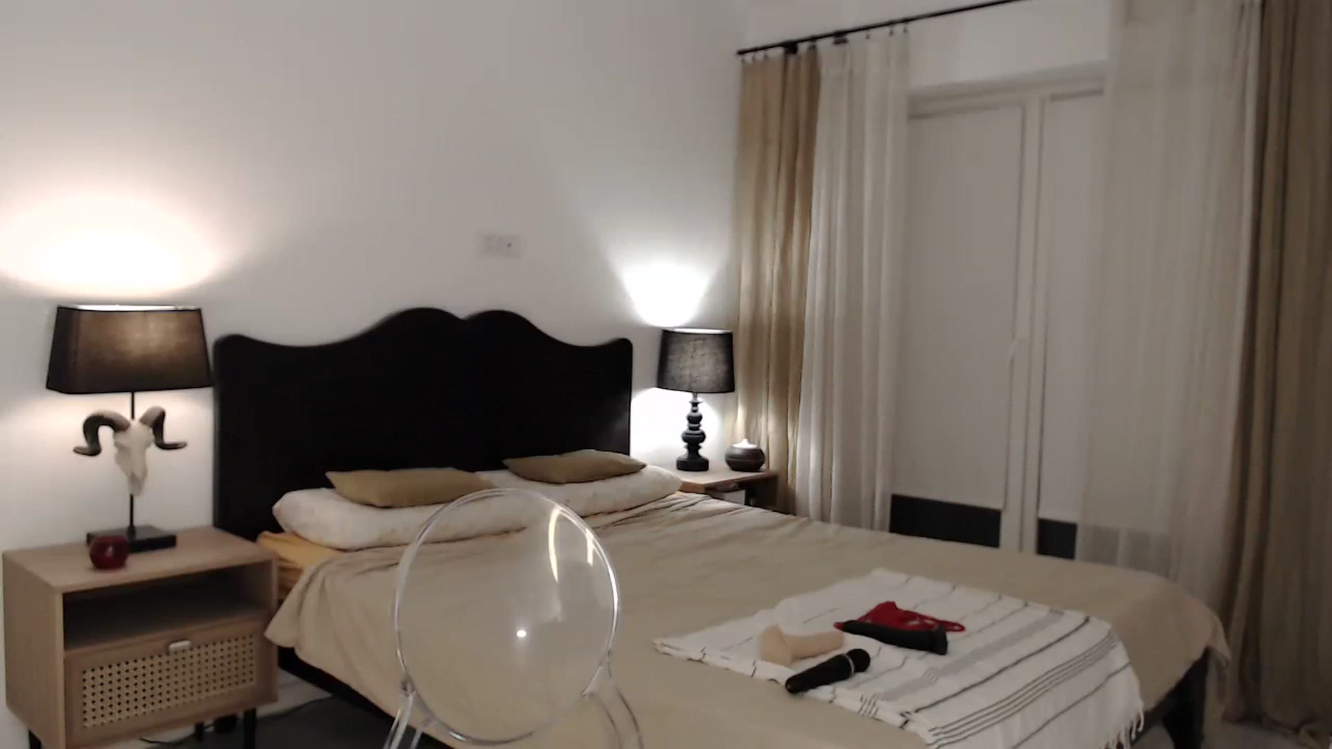Gallery image thumbnail from LanaIvans's myfreecams stream on, 08/07/2023, 22:00 image 14 of 20