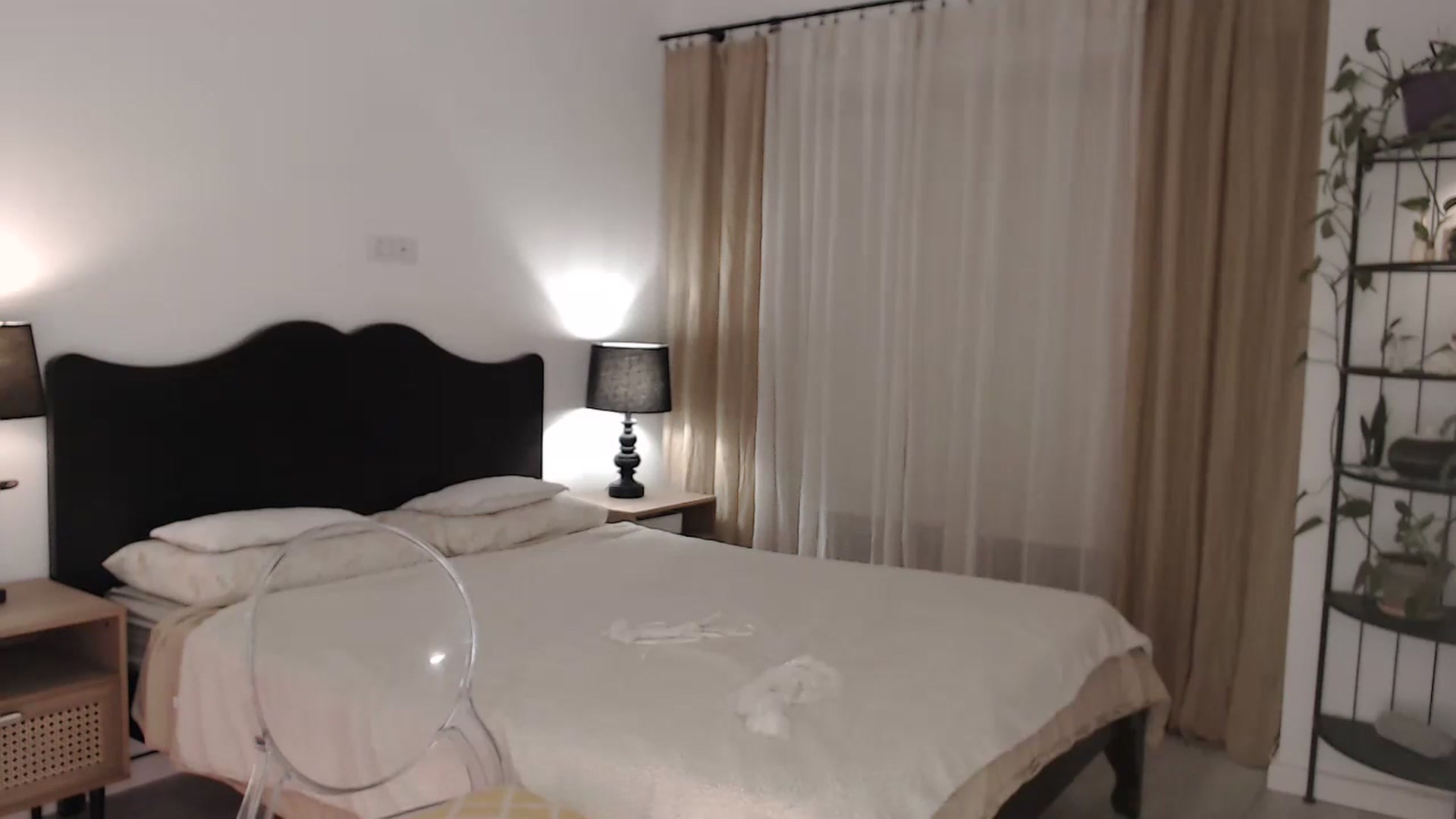 Gallery image thumbnail from LanaIvans's myfreecams stream on, 11/04/2023, 20:23 image 7 of 20