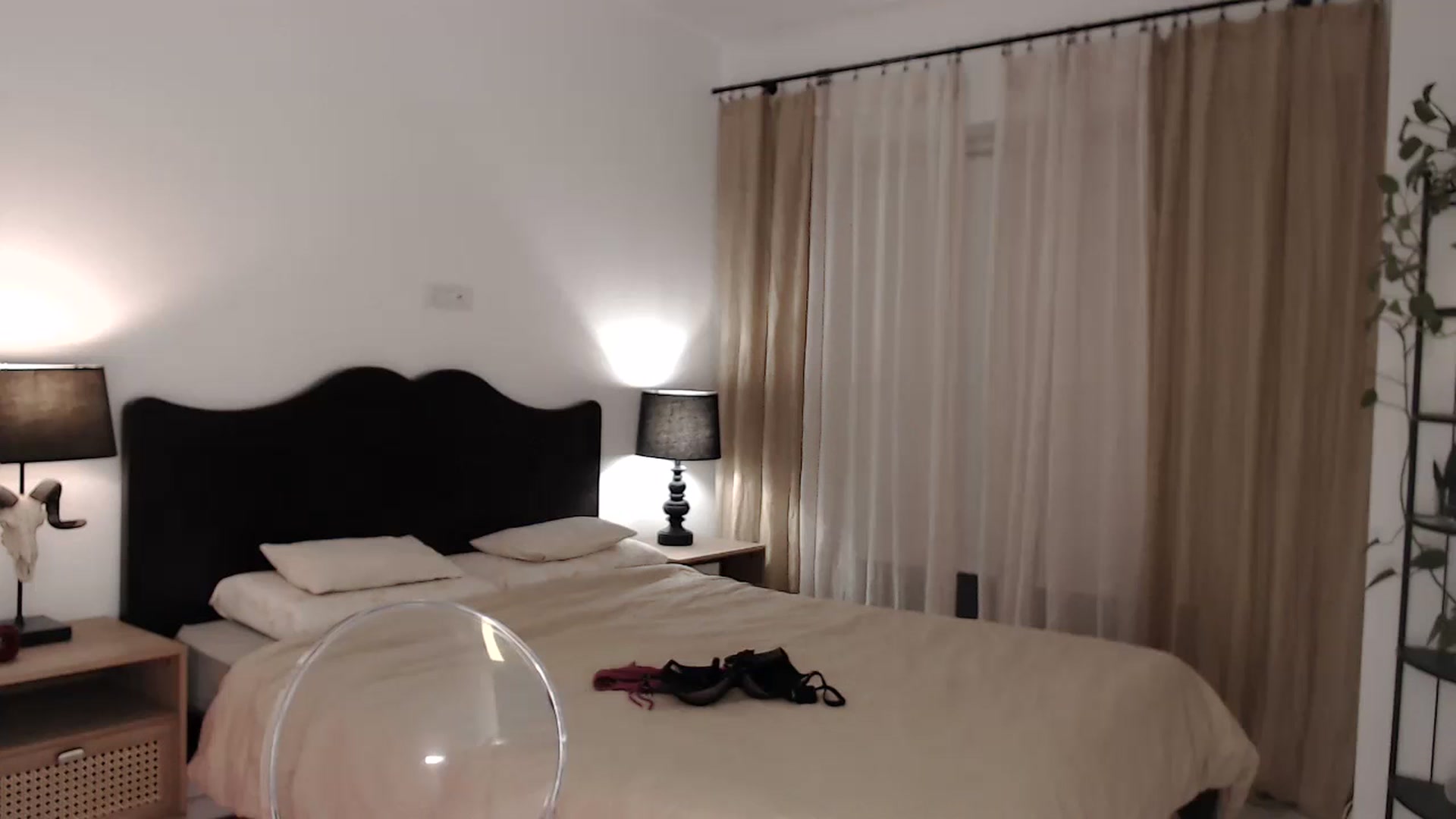 Gallery image thumbnail from LanaIvans's myfreecams stream on, 12/08/2023, 21:26 image 11 of 20